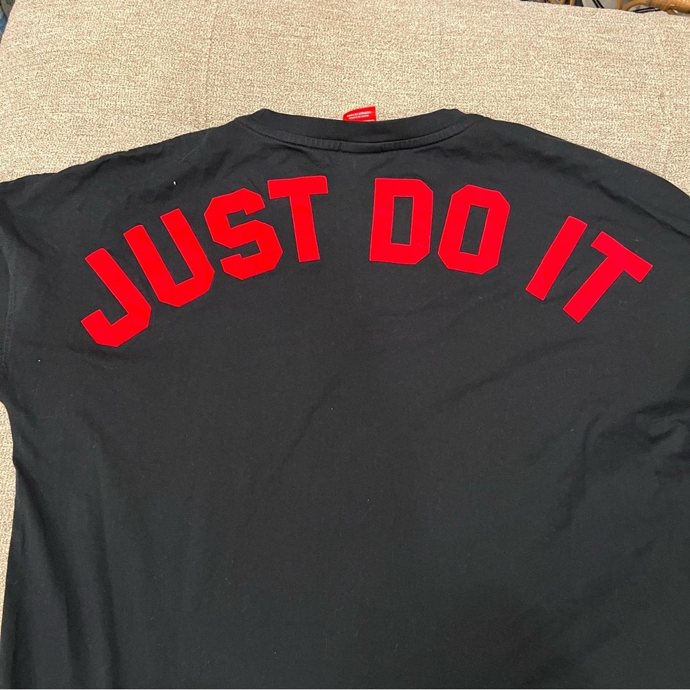 Nike 3/4 sleeve athletic shirt. In excellent condition. Size large. - Picture 3 of 4